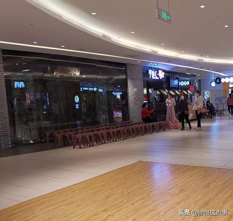 疫情来袭,三胞广场人气惨淡,多家店铺关门歇业!