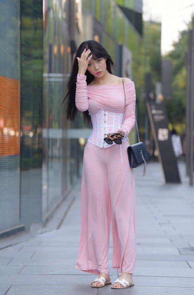 甜美风百褶裙套装显瘦,适合梨形身材穿的小香风套裙