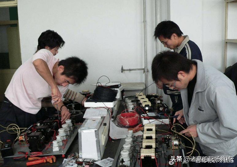 自卑内向嘴笨情商低没本事怎么办,内向老实没本事怎么办