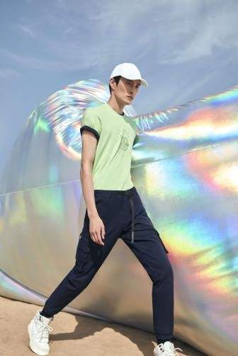 逐梦蓝天热力起航劲霸男装×航空文创致敬奋斗百年路