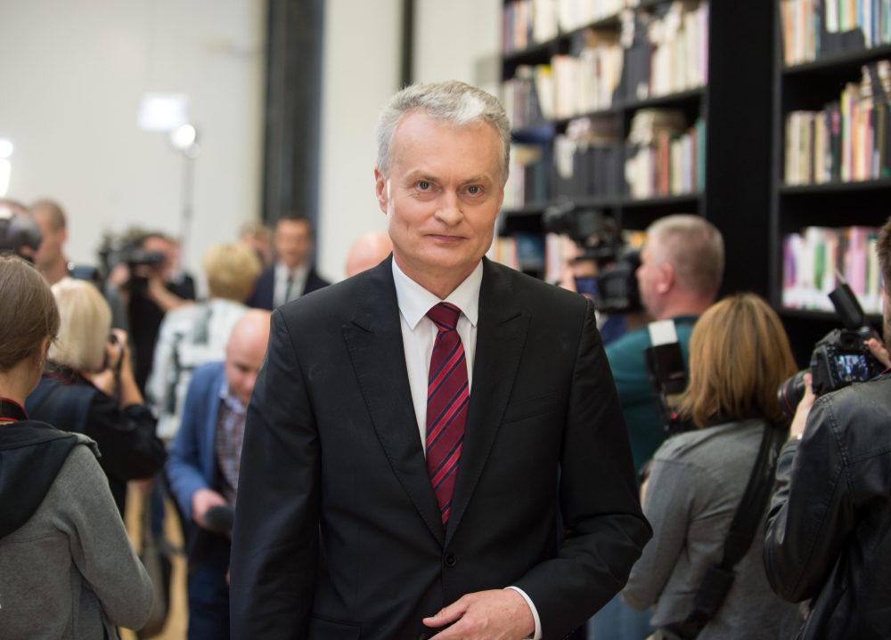 后果自负！压力之下立陶宛拒绝“通缉犯”吴钊燮，蔡英文又想窜访