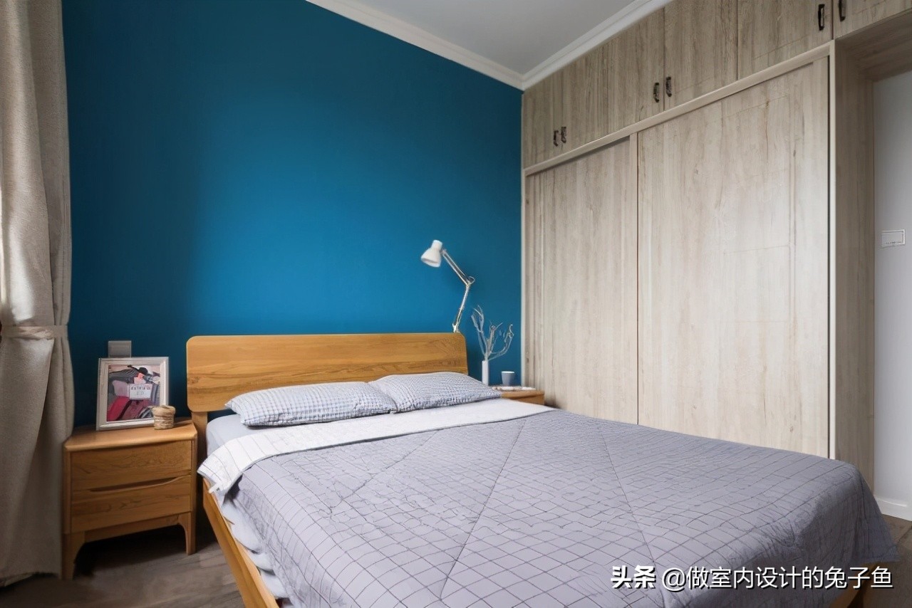 卧室衣柜和床正确摆放方法,卧室里的衣柜和床正确摆放位置