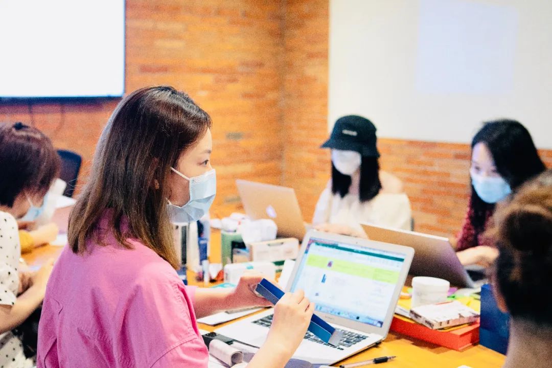 李佳琦团队直播调研,李佳琦直播团队选品