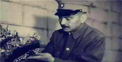 盗墓贼挖无价国宝,盗墓贼随手扔的布拍出高价