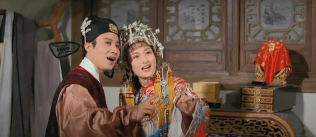 新郎嫌弃新娘长得丑不肯洞房电影,新郎以为新娘很丑不肯揭盖头