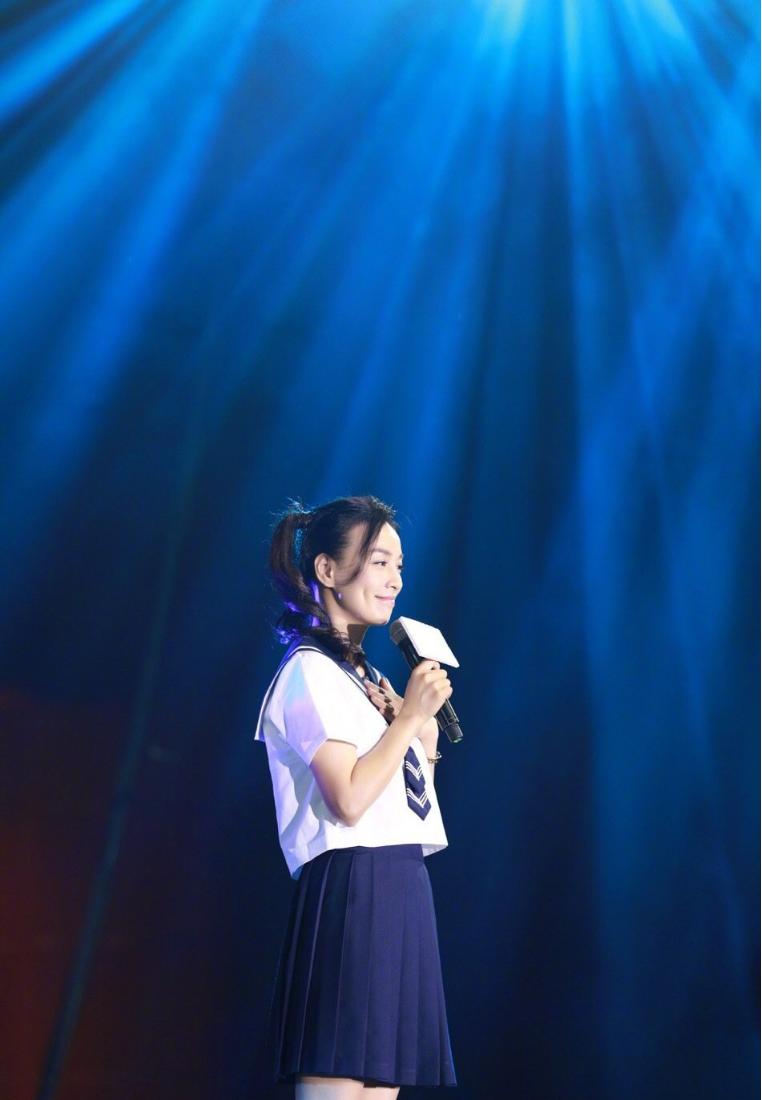 张庭黄色上衣,张庭同款超短裙