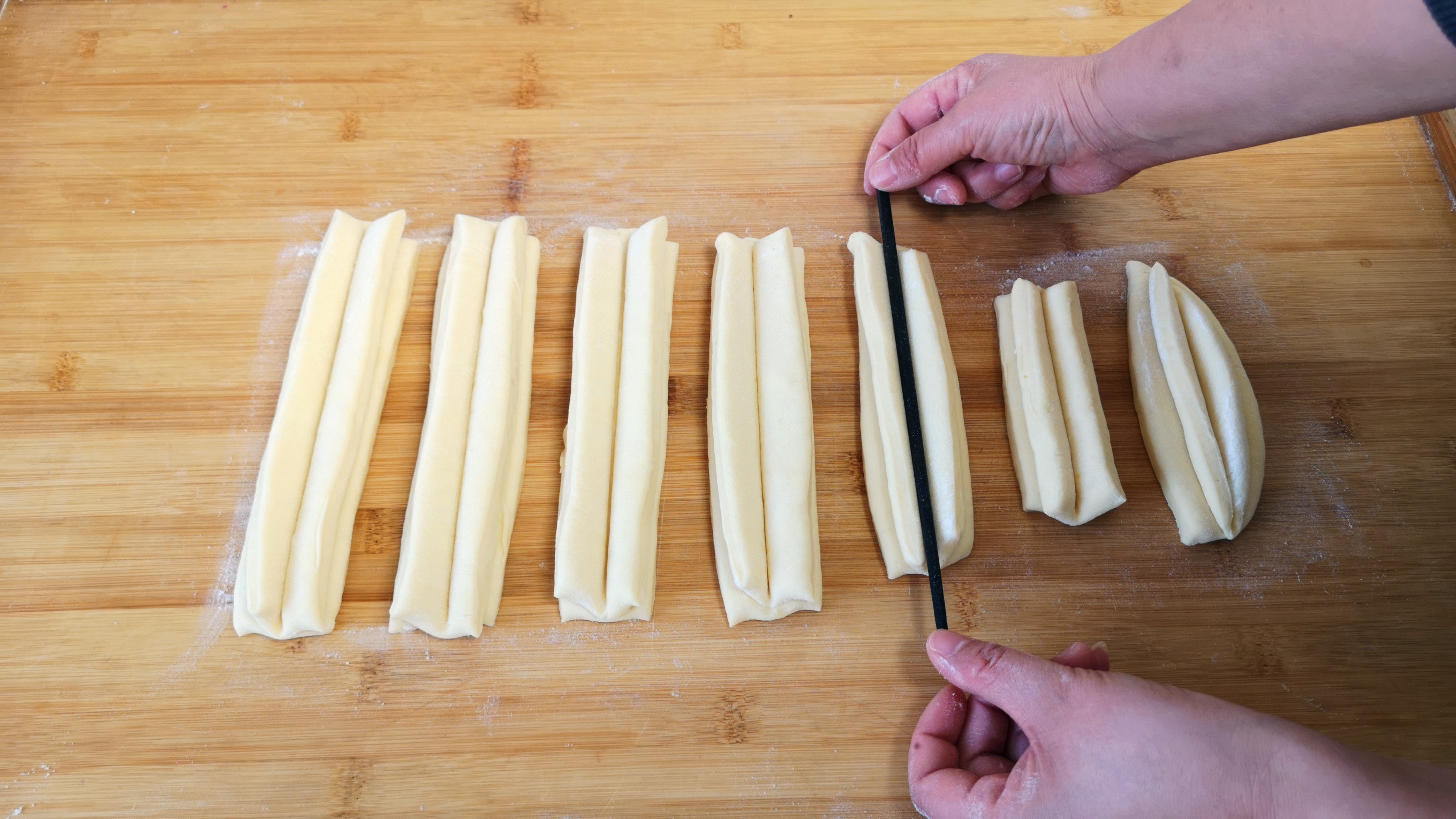 怎样做奶香油条才好吃简单又松软,复配油条膨松剂怎么做奶香小油条