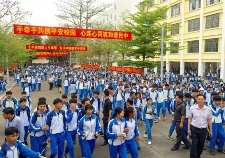 怎样缓解学霸的学习压力,学霸当同桌对学渣的影响