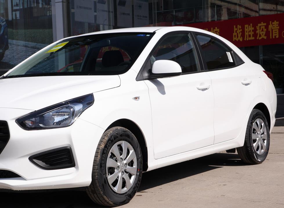 现代瑞纳基础款,现代瑞纳品质不输日系车