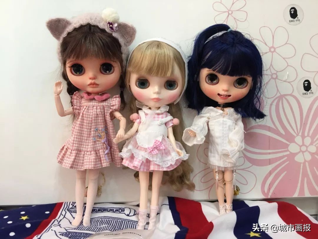 邮费都砍价的年轻人，竟给自己的娃娃穿上奢侈品