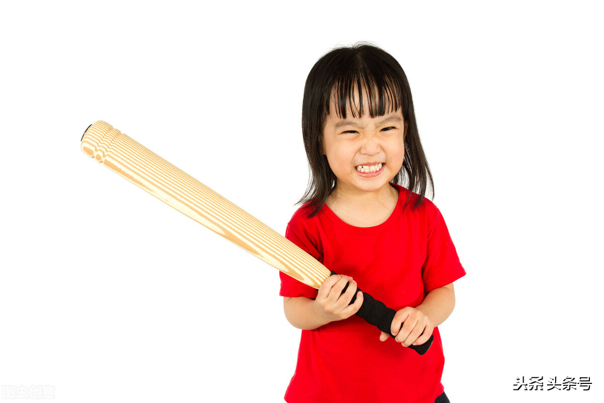 看电影竟然被摸大腿，面对职场“轻型性骚扰”该怎么做