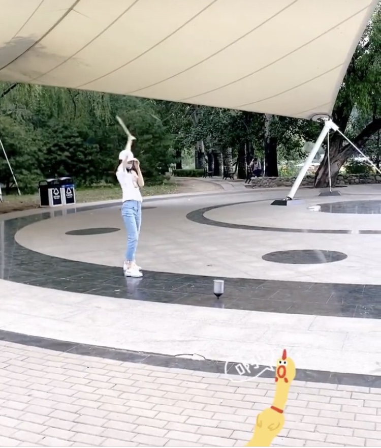 章泽天凭借健美操进清华视频,章泽天玩陀螺