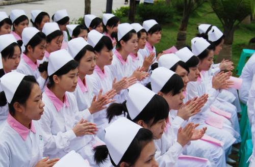 重庆护士学校和知行卫校哪个好,重庆知行卫校护理专业招生介绍