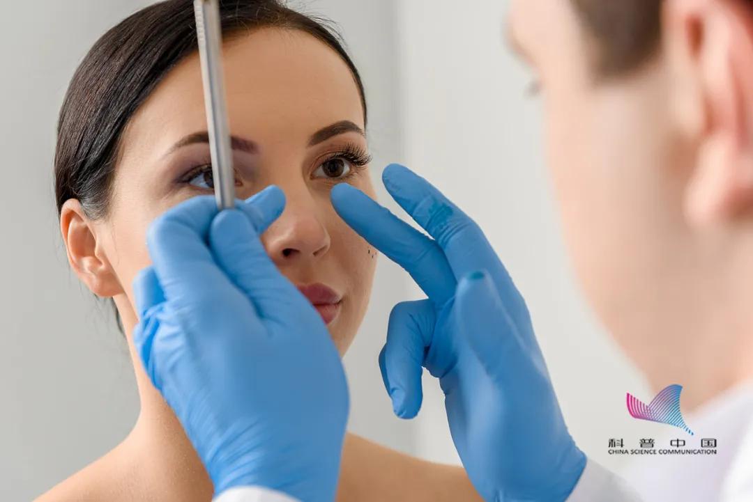 痘痘粉刺反反复复千万别挤,挤了一颗痘毁了整张脸