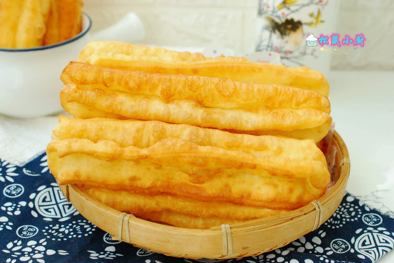 油条师傅教程,油条店老板教你做金黄酥脆大油条