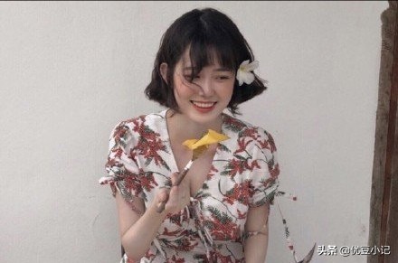 秃头姐妹怎么扎没有发缝的马尾,方圆脸适合的发型扎法不显秃头