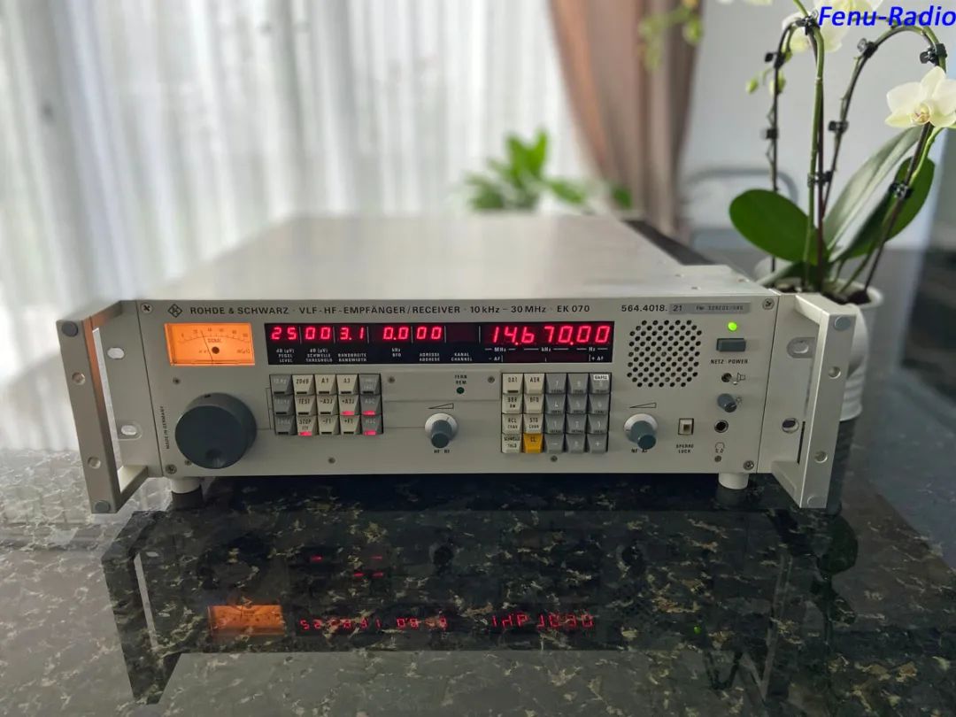 令人垂涎的模块化设计|重达23公斤罗德施瓦茨商用级接收器EK070