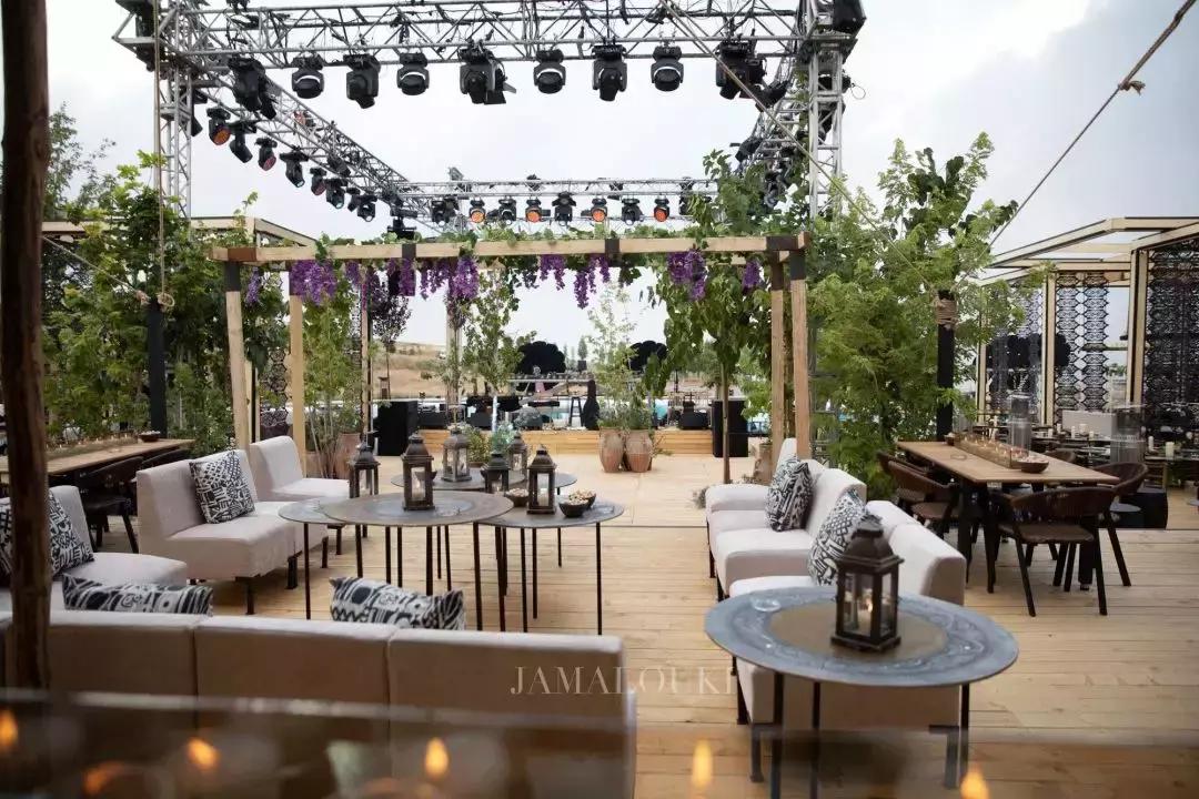 15万颗施华洛世奇水晶,eliesaab婚纱