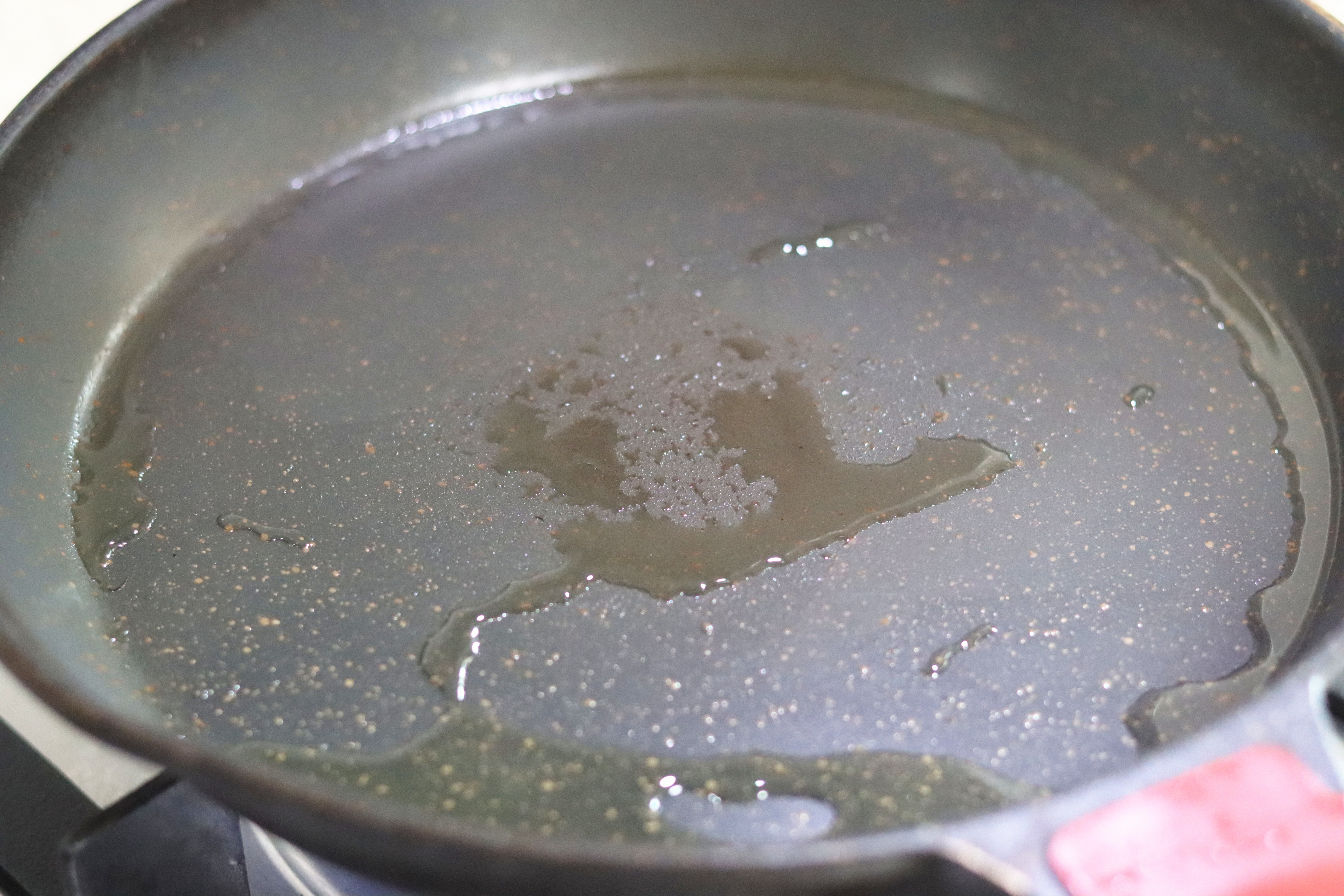 据说这个煎锅能聚油还超好用！——苏泊尔火红点聚油煎锅使用评测