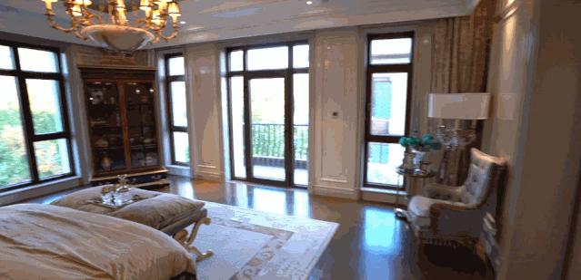 首都土豪家里的酒窖可以存2000瓶红酒，17米吊灯洗一次要花100000