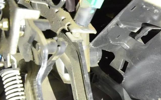 买到泡水车车商说也不知道怎么办,泡水车怎么辨别二手车真假