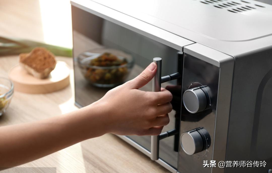 千万别微波加热这4类食物，不是危险就是不健康