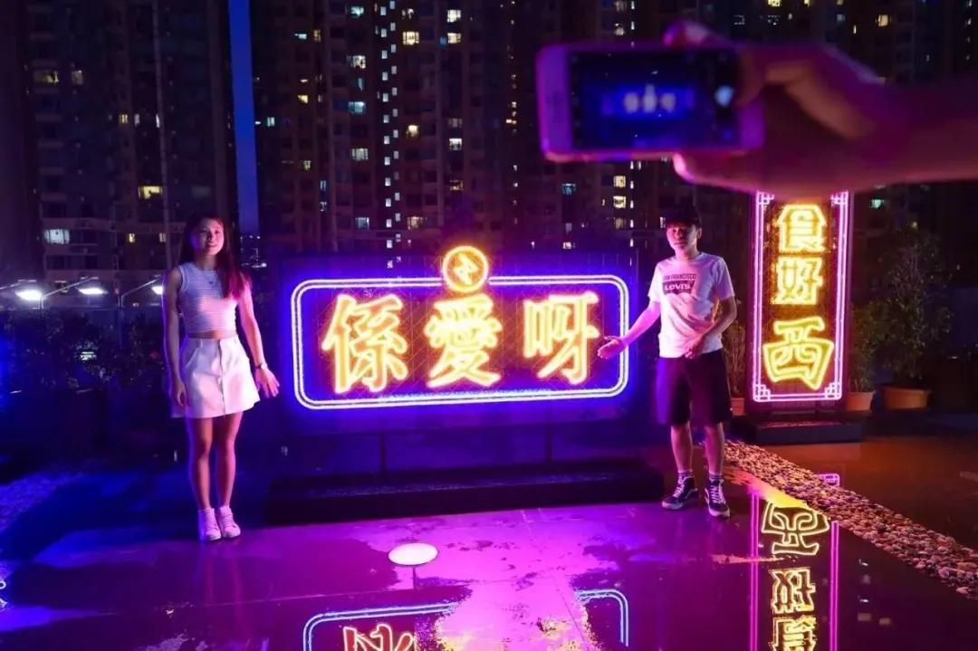 店铺招牌为什么反复折腾,店铺招牌有必要做得很亮吗