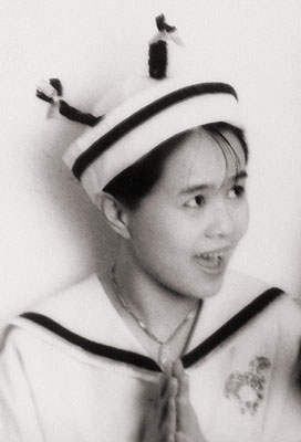 高龄生子、嫁神秘富商、退休成网红，“童年回忆”们变样了吗？