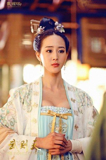 7大亚洲女星分享美胸心得