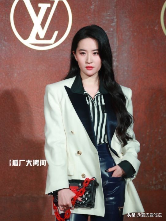 朱一龙品牌大使被曝辱华？曾*制抵**过*疆新**棉，其大粉也拉踩过肖战