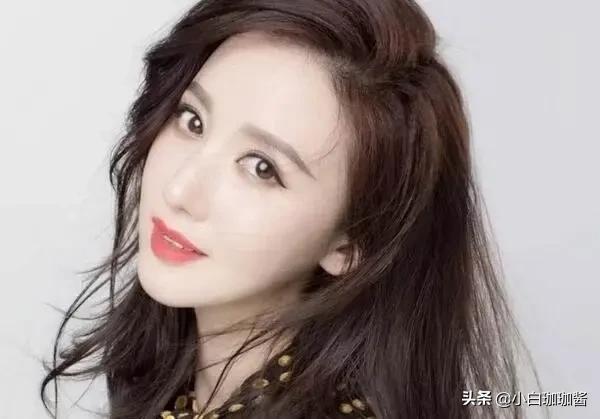 她脸越来越僵，又演第三者的角色了