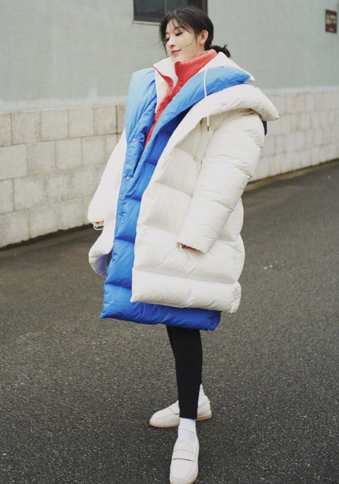 张俪冬季穿搭羽绒服,张俪穿羽绒服
