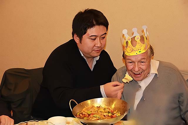 中国小伙为报答瑞士房东为其送终，2012年老人去世：想长眠于中国