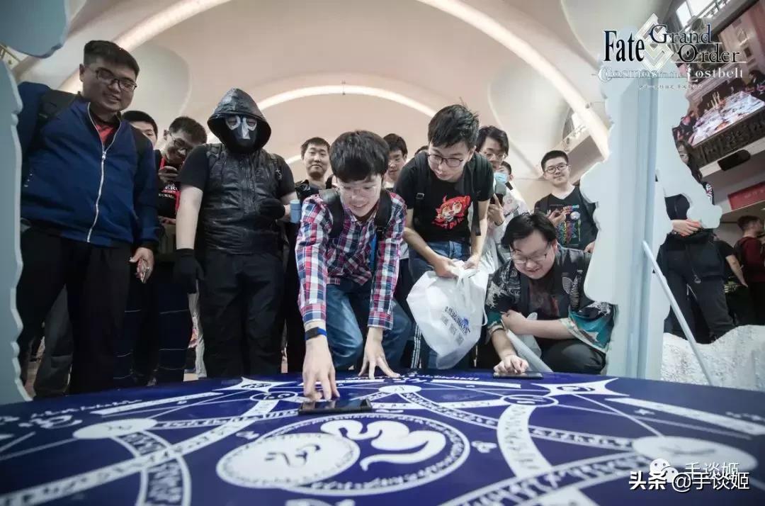 从同人奇迹到战斗力最强的二次元游戏，月世界下的作品有多骚气？