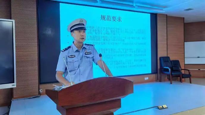 他在斗门建了一支交警队！但又不止是交警！视频太帅！