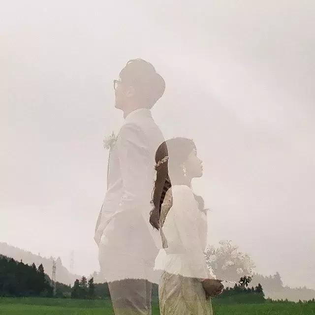 不拘泥形式的婚纱照,婚纱照小众风格这样拍也好看