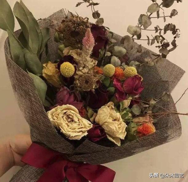 干花如何定格在墙上,干花制作5朵花教程