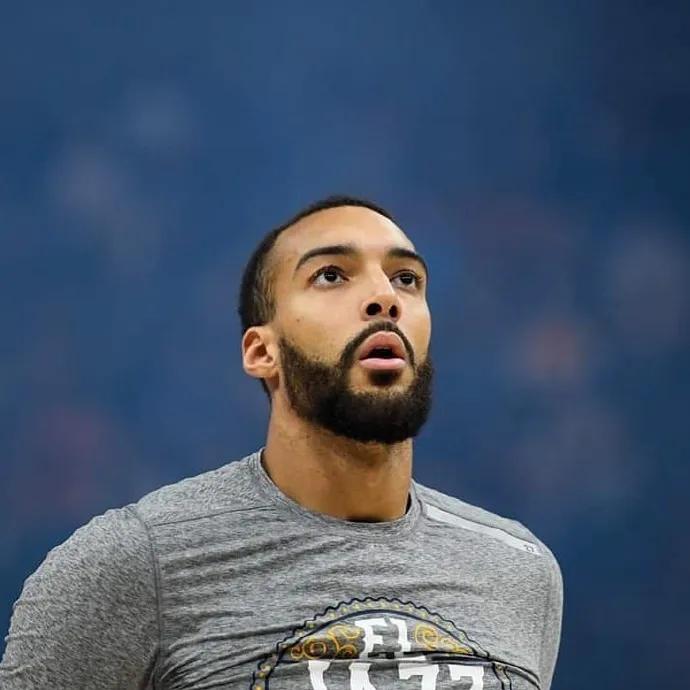 詹姆斯球衣卖出天价,老詹的影响力