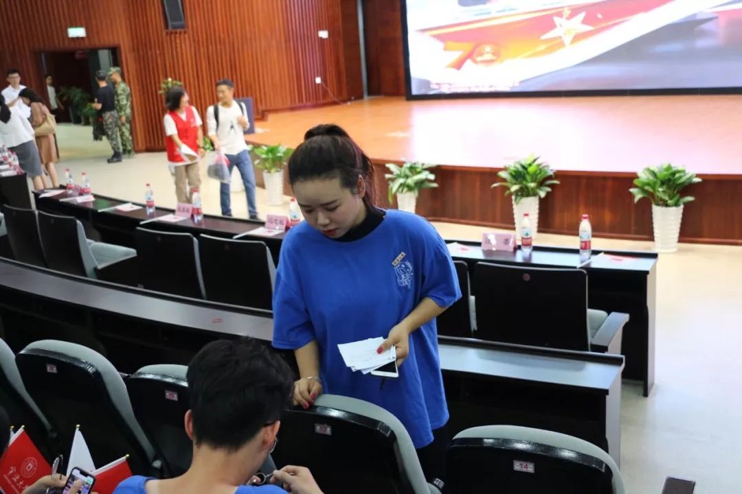 学生会的“璐瑶姐”、潜心公益的“爱心天使”、敢坐滑翔机的超飒女孩儿驾到