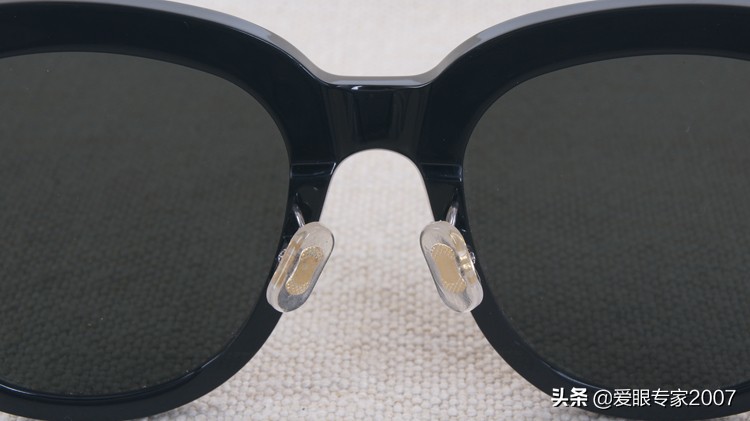 太阳镜鼻托掉了,板材眼镜鼻托掉了怎么配