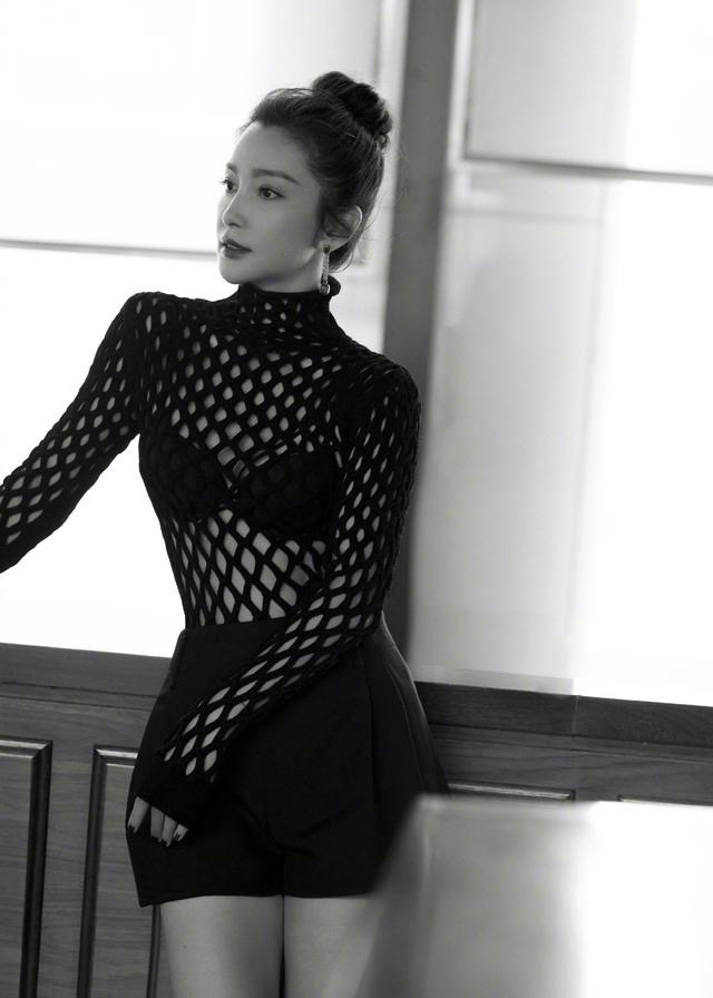 李冰冰放肆穿衣挑战,李冰冰穿格子西装秀好身材