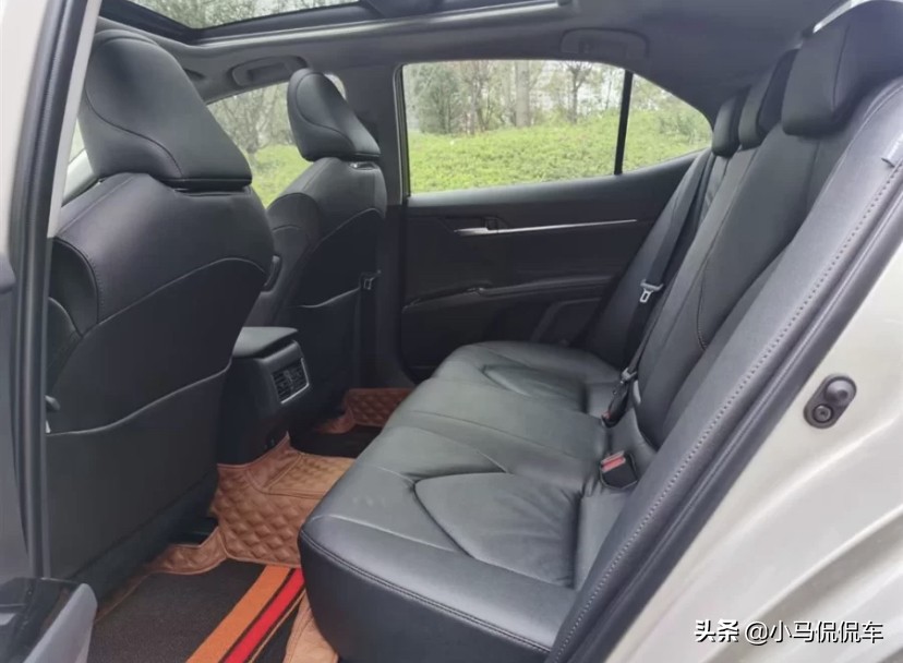 28岁了喜提新车凯美瑞,凯美瑞2.5g豪华版与迈腾330豪华