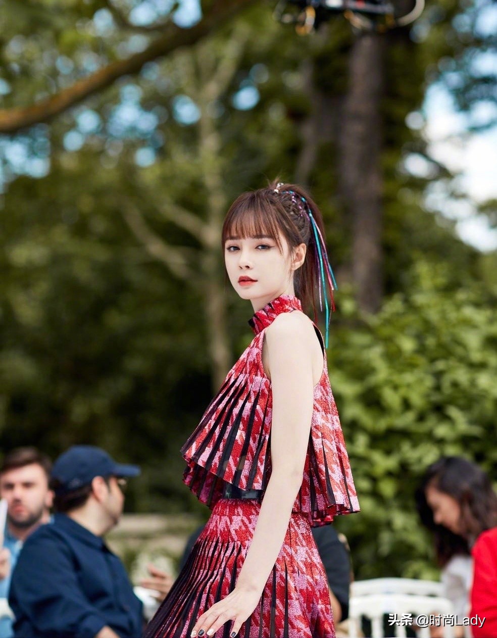 行即,行即裙裾扫落梅翻译