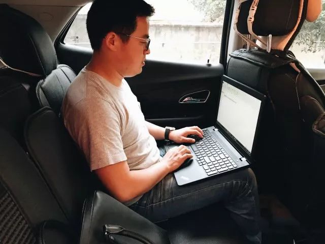 笔记本背光灯不亮维修,一个小配件多少钱