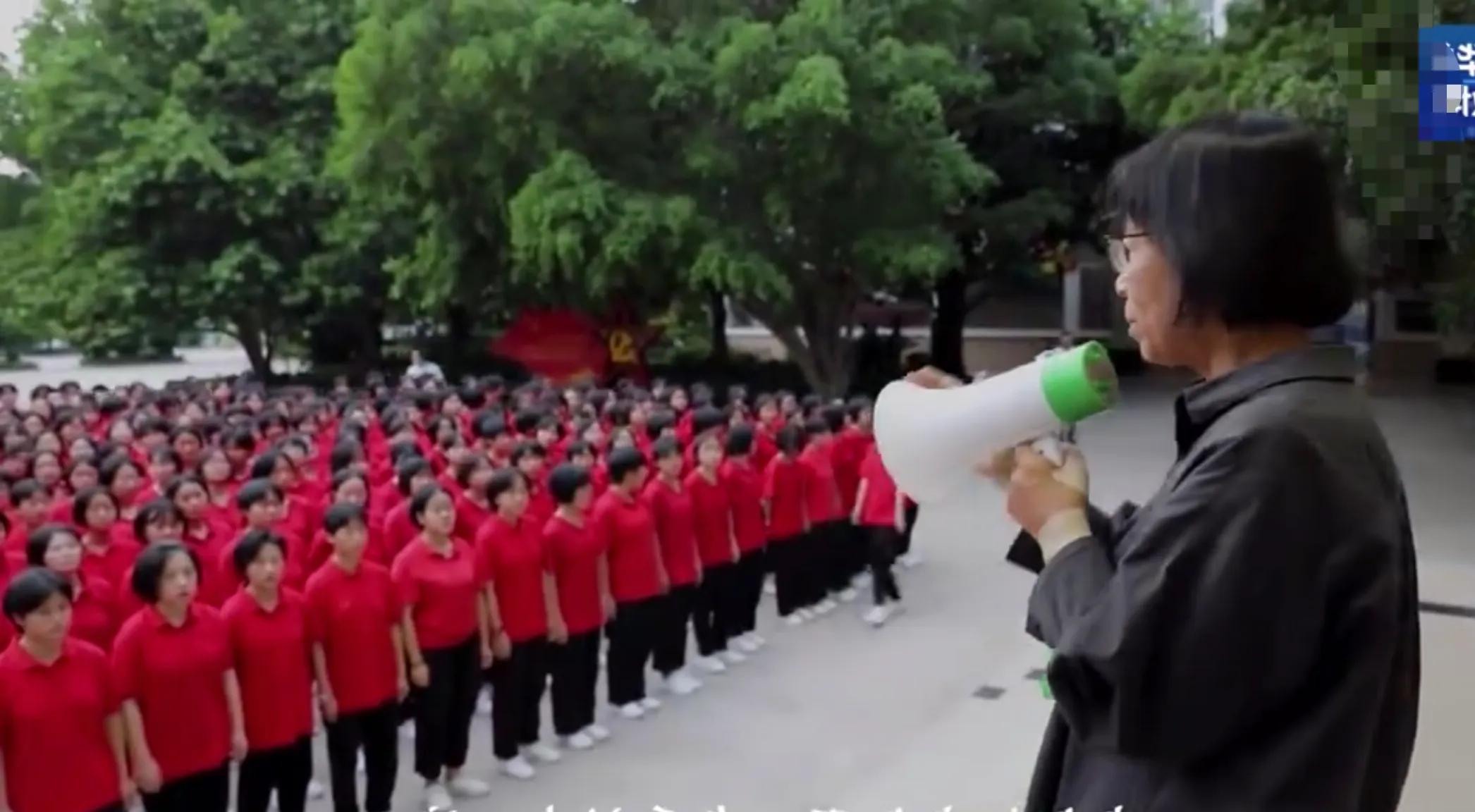 她才是你要疼爱的人的说说,她才是我们心中的英雄