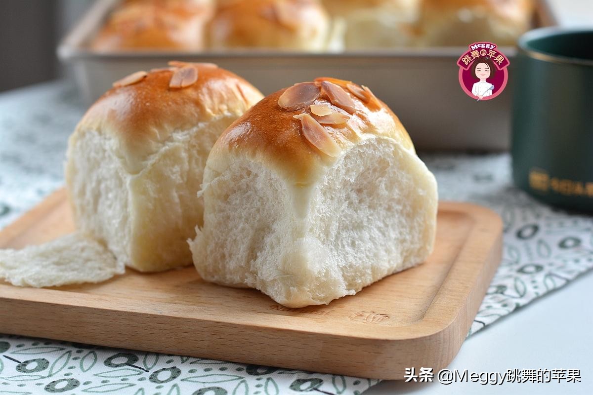 面包早餐整箱搭配草莓酱,柔软草莓酱