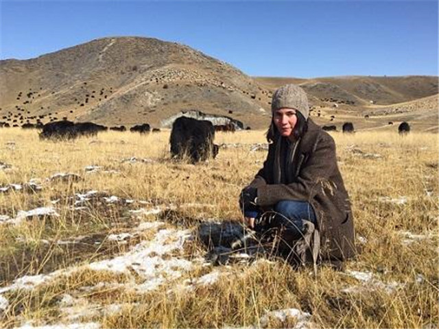 美国女孩藏区寻根，征服LV、爱马仕，一条围巾卖万元带牧民致富