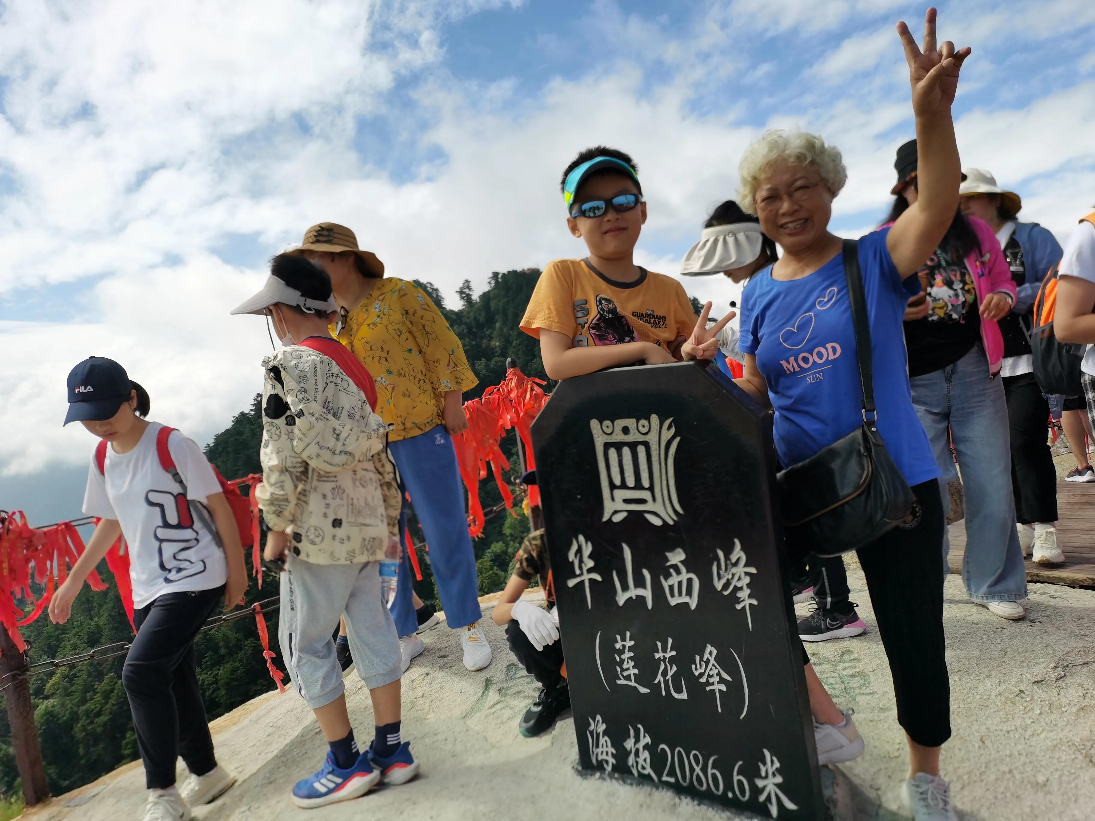 爬华山几小时能登顶,首次登顶华山之巅