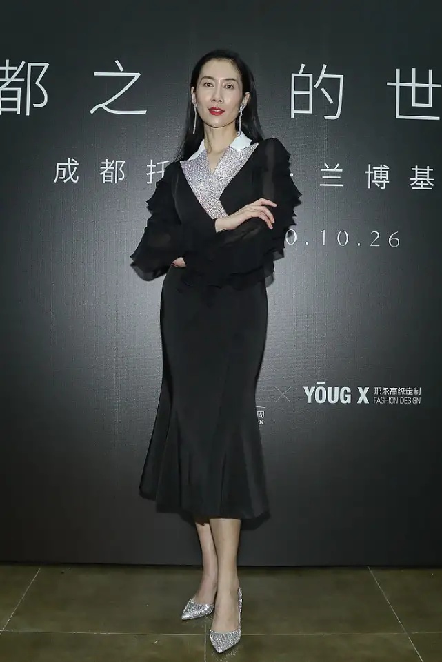 温峥嵘连身裙图片,温峥嵘连衣裙