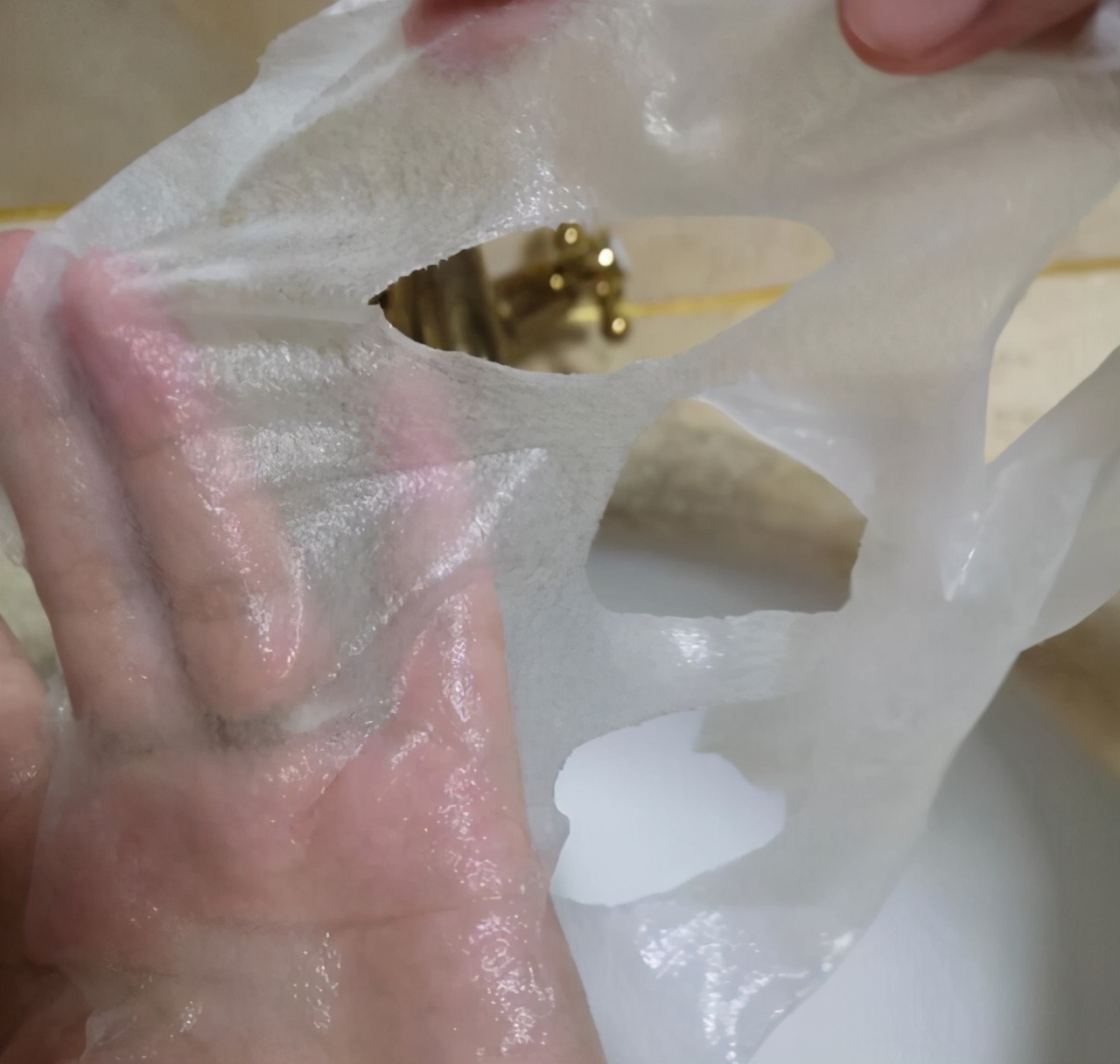 面膜多久敷一次效果才会比较好,面膜敷多长时间用完要不要洗脸了